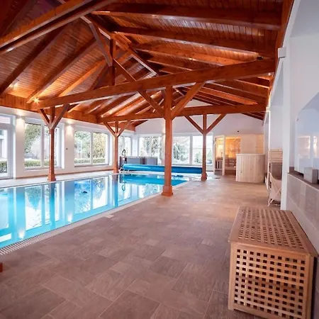 Luxusni Statek S Jedinecnym Wellness Villa