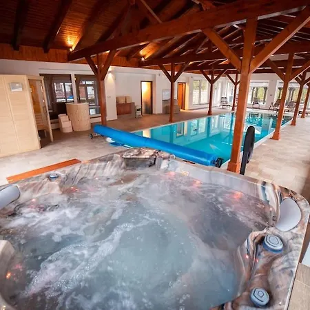 فيلة Luxusni Statek S Jedinecnym Wellness Otovice (Nachod)